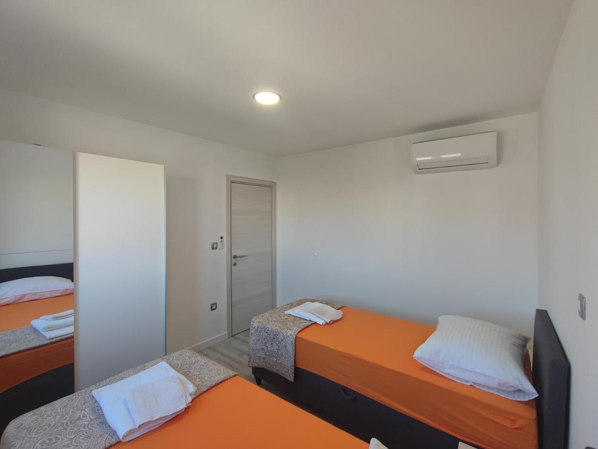 Dali II Apartment Novalja Luaran gambar